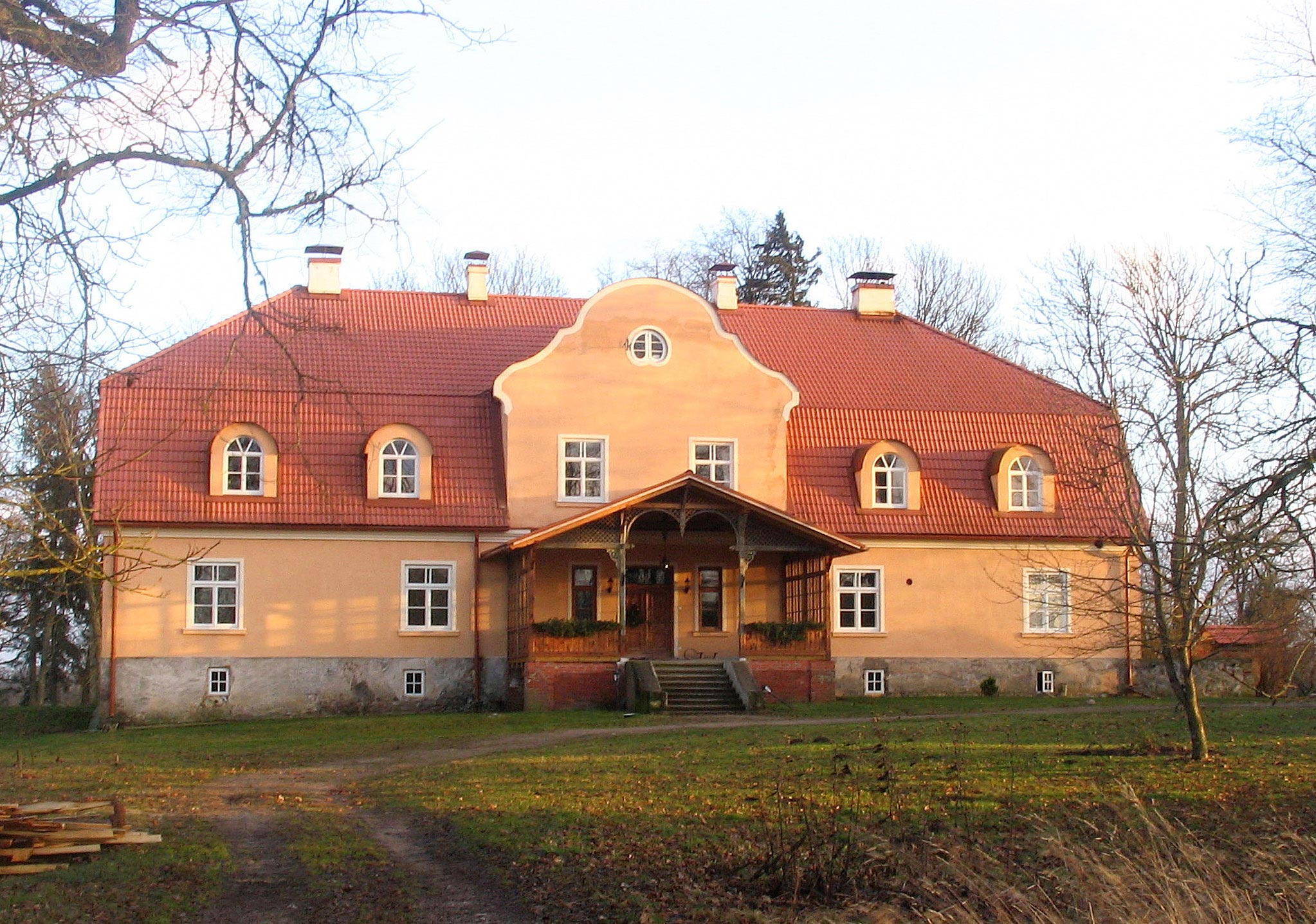 Maras Manor, Gudenieki